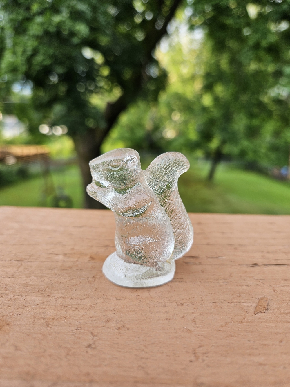 L. E. Smith Clear Glass Squirrel Figurine - Picture 3 of 7